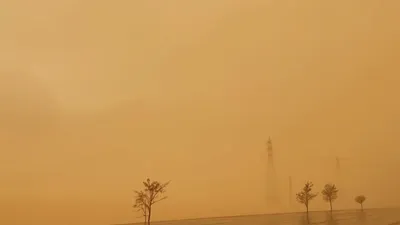 Toz fırtınası şehri yuttu, gökten çamur yağdı