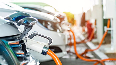 Bakan Varank'tan elektrikli otomobil açıklaması