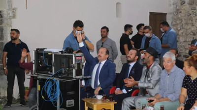 Vali seti ziyaret edip yönetmen koltuğuna oturdu