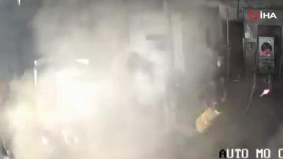 Araç lastiği bomba gibi patladı: 2 ölü