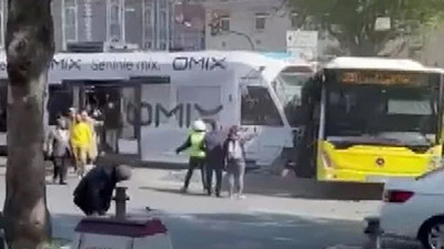 İstanbul'da tramvay İETT otobüsüyle çarpıştı: Yaralılar var
