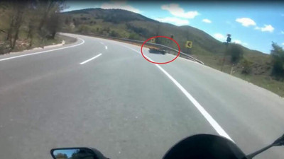 ''Motorcu dostu bariyer''e 1 metre kala öldüler... Görüntüler ortaya çıktı