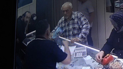 Kuzu kuzu altınlarını teslim edecekti, dolandırıcıların oyunu kuyumcuda bozuldu