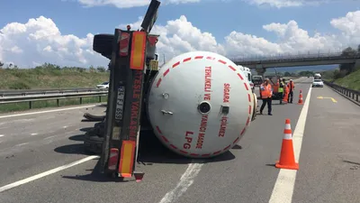 LPG yüklü tanker devrildi; İstanbul ve Ankara istikameti kapandı