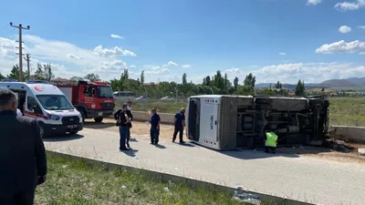 Ankara'da servis minibüsü devrildi: 15 yaralı