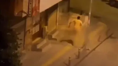 Bu sefer İstanbul! Yine bir çıplak vatandaş!