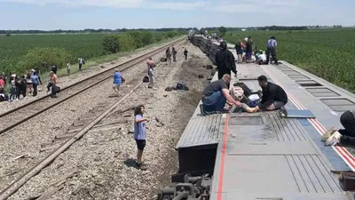Korkunç kaza! Yolcu treni raydan çıktı, ölü ve yaralılar var