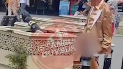 İstanbul'un göbeğinde bir rezalet daha! Güpe gündüz kimseye aldırmadı