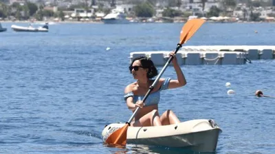 Sera Kutlubey'in tatil keyfi: Plajda görüntülendi