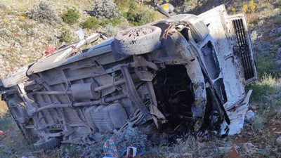 Konya'da işçi servisi devrildi: Ölü ve yaralılar var