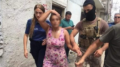 Komşusunun evini yaktı, kendisini yakmak isterken yakalandı