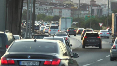 Tatilciler yola çıktı; İstanbul trafiği durma noktasında!