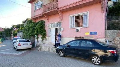 Sır ölüm! Eşini evin salonunda çıplak halde buldu