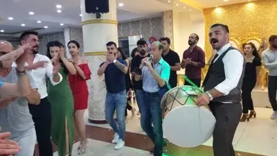 Böyle düğün görülmedi: Damat bir davulcu, bir zurnacı, bir halay başı oldu