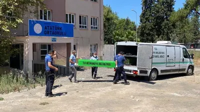Okul tuvaletinde çürümüş ceset bulundu