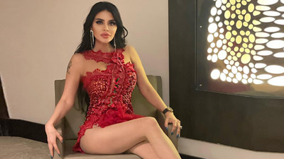 Ebru Polat transparan detaylı bikinisiyle yürek hoplattı