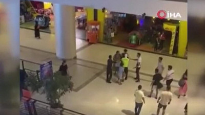 İstanbul'daki AVM'de asansör kavgası