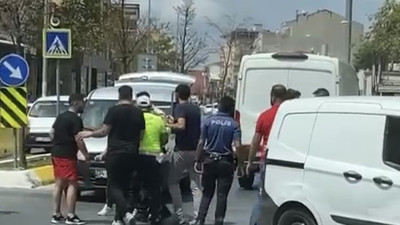 Trafikte bıçaklı kavga! Ortalık savaş alanına döndü