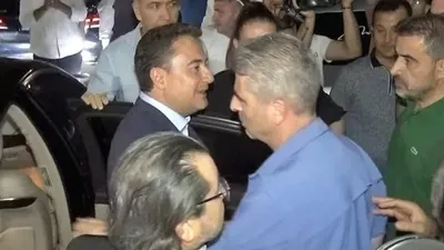 Ali Babacan böyle protesto edildi: ''Erdoğan'' sloganları atıldı
