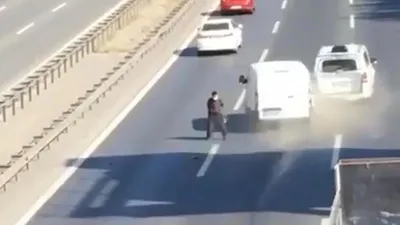 Canına susamış! TEM'in ortasına çıkan yaya ortalığı birbirine kattı