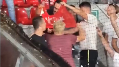 Tribünde skandal! Türk Bayrağı'nı yaktılar!