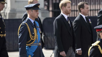 Kraliçe II. Elizabeth'in cenazesi öncesinde Prens Harry düğümü çözüldü