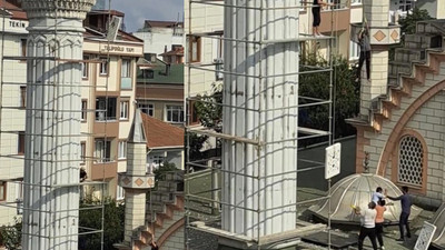 Yürekleri ağızlara getiren görüntü: İşçiler taşları yukarı böyle çıkardı