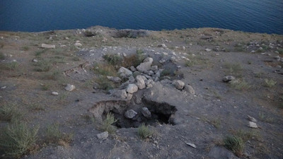Van Gölü'nde ortaya çıktı, definecilerin iştahını kabarttı! Tam 2 bin 700 yıllık