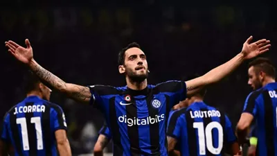 Hakan Çalhanoğlu, Barcelona'yı yıktı