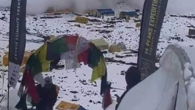 Himalayalar’da 19 dağcıyı yutan çığ saniye saniye kamerada