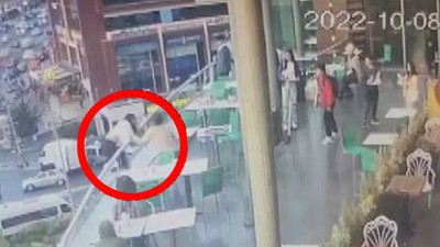 İstanbul'daki dev AVM'de dehşet! Tutmaya çalışırken kıyafetleri çıkınca yere çakıldı