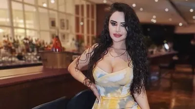 Naz Mila cüretkarlığın sınırlarını zorladı! Göğsüne takılan paralarla poz verdi