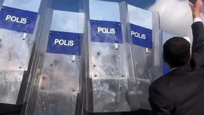 Başkent'te öğretmenler ters kelepçeyle müdahale