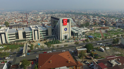 Yarım milyar borçlu AK Partili belediyeden akıl almaz bağış