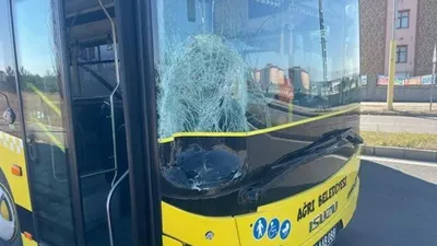 Halk otobüsünün çarptığı iki kadın hayatını kaybetti
