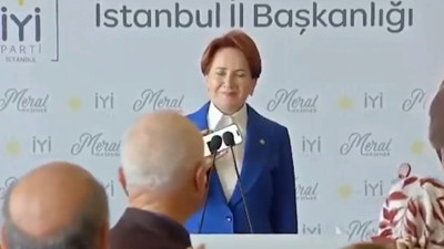 Akşener gözyaşlarına hakim olamadı