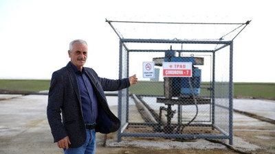 Adana'da petrol heyecanı! Talihli vatandaşın tarlasından petrol fışkırdı