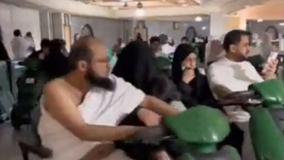 Kutsal topraklarda tartışma yaratan ''elektrikli araçlı ibadet'' dönemi