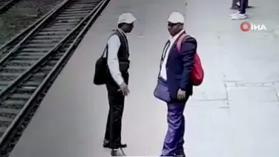 Tren istasyonunda korkunç an kamerada