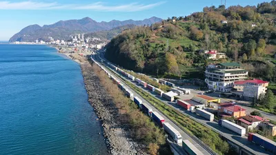 Kuyruk 8 km'yi aştı! Karadeniz'de kabusun fotoğrafı
