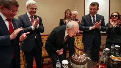 Kılıçdaroğlu'na sürpriz doğum günü