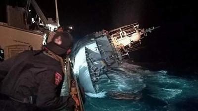 Savaş gemisi battı; kayıp askerler var