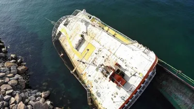 İstanbul'da kıyıya vuran ''hayalet gemi'' satışa çıkarıldı