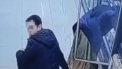 Market sapığı komiser çıktı! İğrenç taciz kamerada