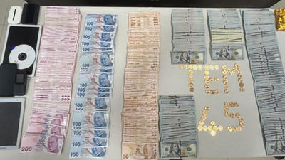 Manisa'da FETÖ operasyonu: Yüklü miktarda para ve altın ele geçirildi