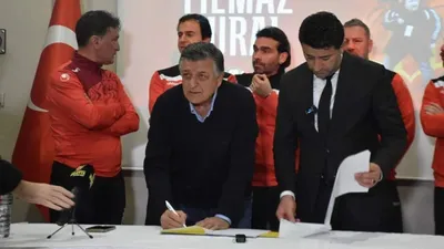 Yılmaz Vural ''Real Madrid çağırsa gitmem'' deyip imzayı attı