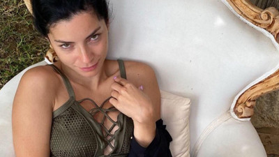 Merve Boluğur'dan ayna karşısında olay poz! İç çamaşırını gösterdi