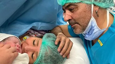 Ünlü şarkıcı 50 yaşında baba oldu