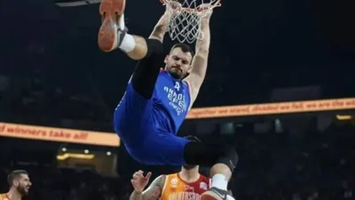 Anadolu Efes'ten, Galatasaray'a 10 sayı fark