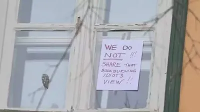 İsveç konsolosluğu camdan mesaj verdi